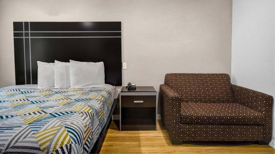 Motel 6 Humble, Tx - Houston International Airport Kültér fotó